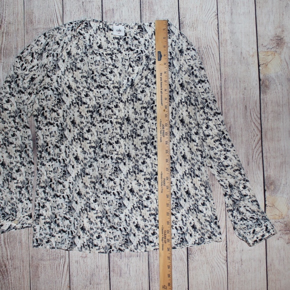 CAbi Abstract Print Blouse Medium M - Picture 6 of 8